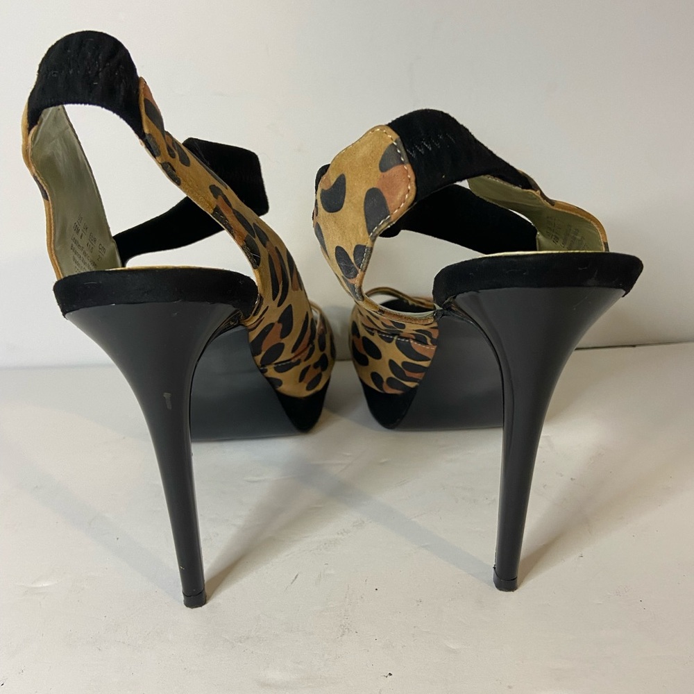 Carlos by Carlos Santana Women's Cosette leopard Dress Pump size 10 - Picture 9 of 15